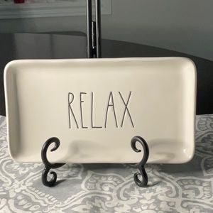 Rae Dunn relax plate 9 x 5